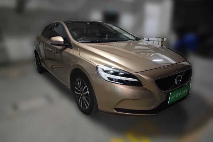 Used Volvo V40 2017 T3 Zhiyi Edition Front Right 45 Deg
