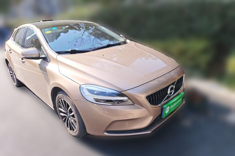 Used Volvo V40 2017 T3 Zhiyi Edition Front Right 45 Deg