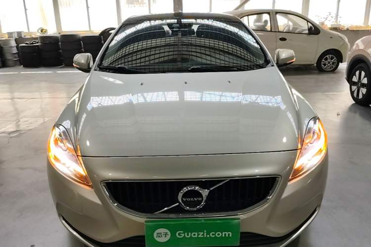 Used Volvo V40 2017 T3 Zhiyi Edition Front