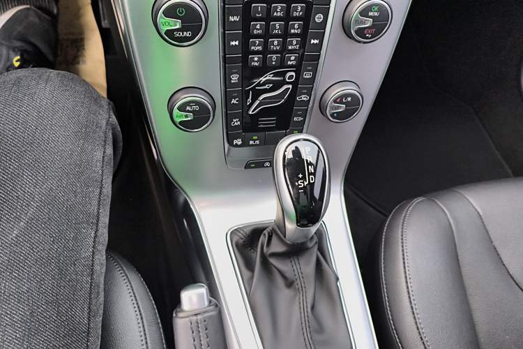 Used Volvo V40 2017 T3 Zhiya Edition Gear Lever