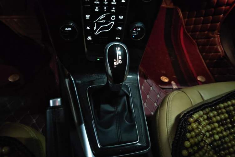 Used Volvo V40 2017 T3 Zhiyi Edition Gear Lever