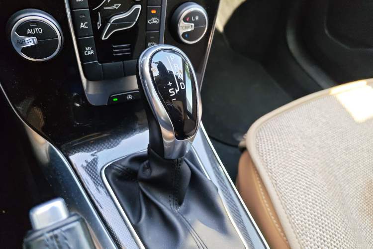 Used Volvo V40 2017 T3 Zhiyi Edition Gear Lever