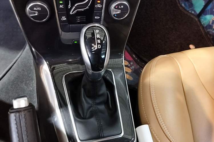 Used Volvo V40 2017 T3 Zhiyi Edition Gear Lever