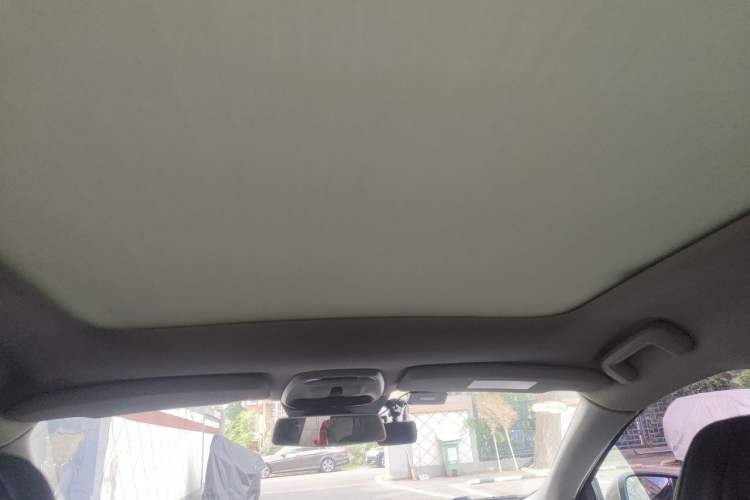Used Volvo V40 2017 T4 Smart Luxury Edition Headliner