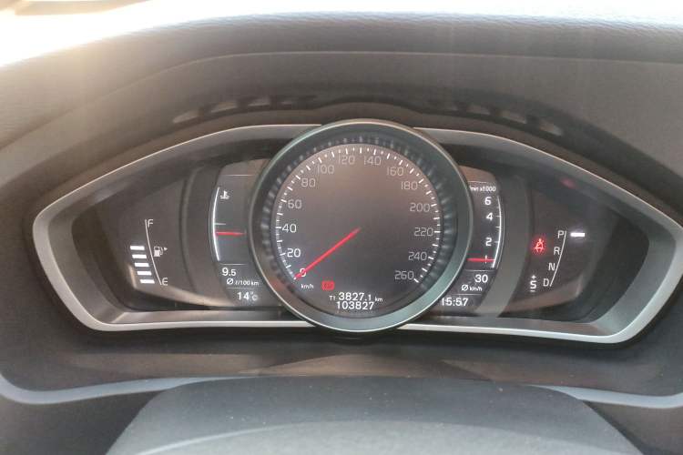 Used Volvo V40 2017 T3 Zhiyi Edition Instrument Cluster