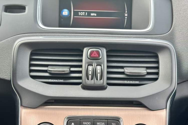 Used Volvo V40 2017 Cross Country T3 Zhiya Edition Interior 1