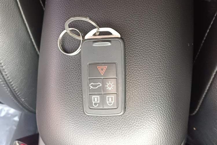 Used Volvo V40 2017 T3 Zhiyi Edition Interior 1