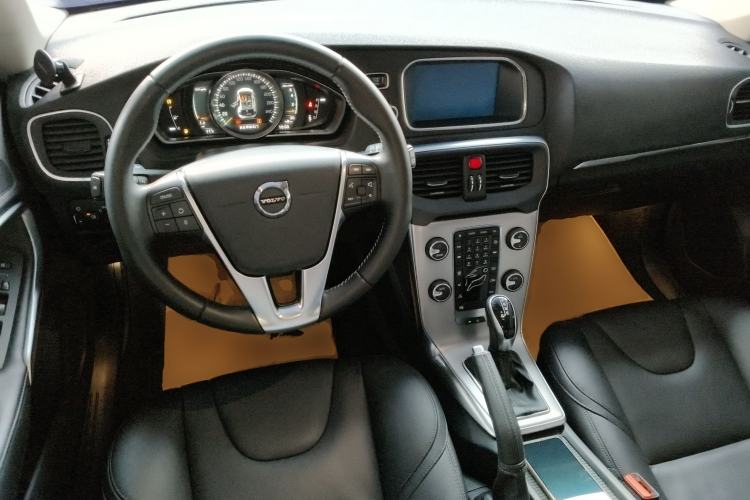 Used Volvo V40 2017 T3 Zhiya Edition Interior 2