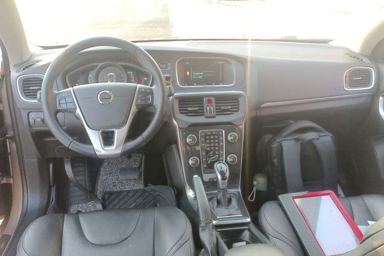 Used Volvo V40 2017 T3 Zhiyi Edition Interior 2