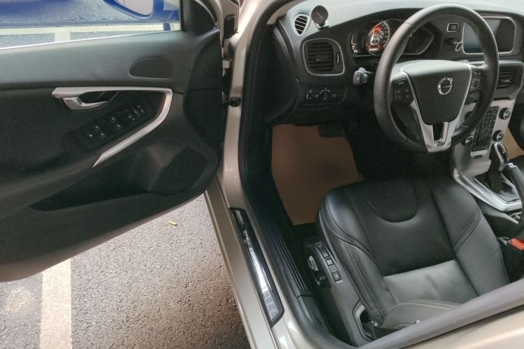Used Volvo V40 2017 T3 Zhiya Edition Interior 3