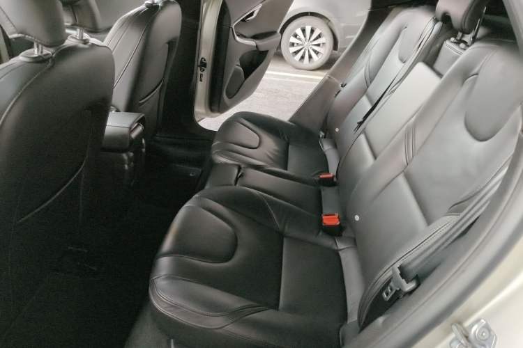 Used Volvo V40 2017 T3 Zhiya Edition Interior 4