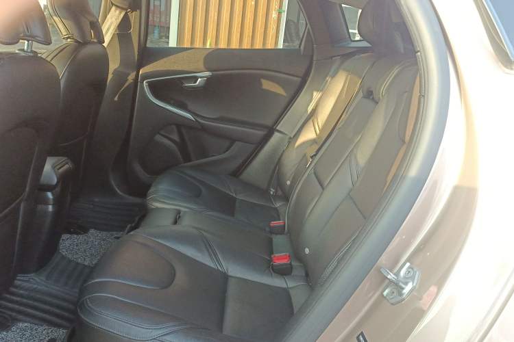 Used Volvo V40 2017 T3 Zhiyi Edition Interior 4