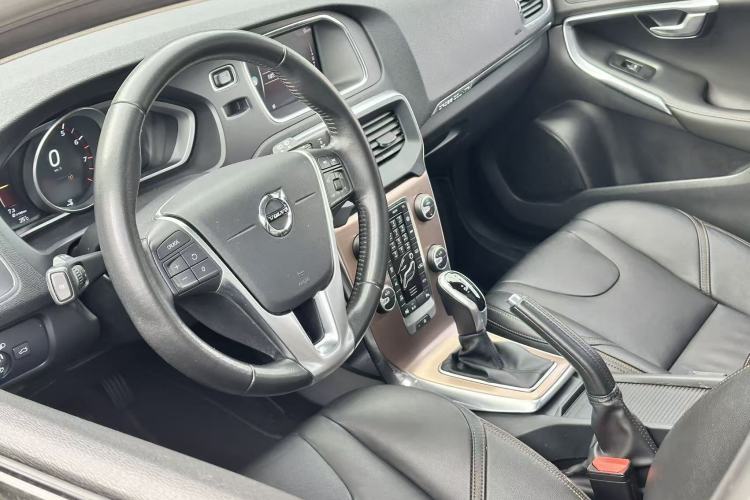 Used Volvo V40 2017 Cross Country T3 Zhiya Edition Interior 5