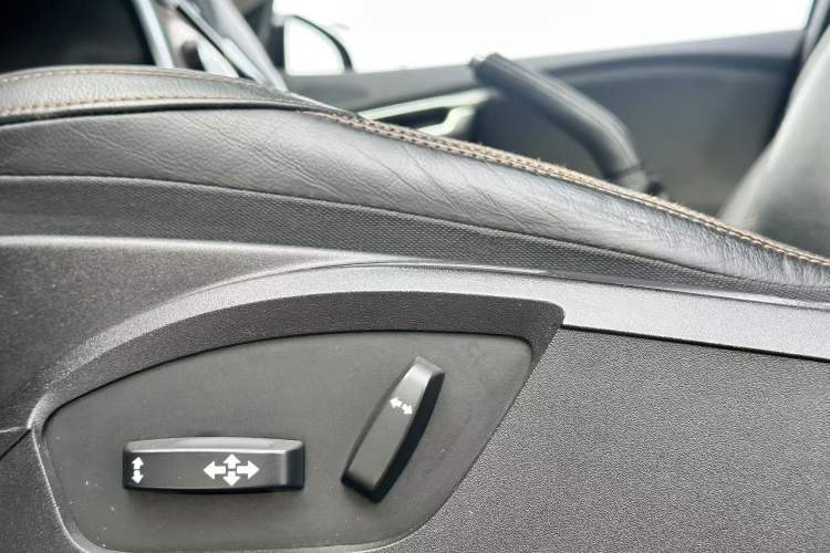 Used Volvo V40 2017 Cross Country T3 Zhiya Edition Interior 6