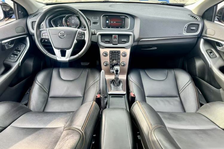 Used Volvo V40 2017 Cross Country T3 Zhiya Edition Interior 7