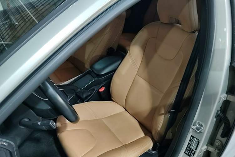 Used Volvo V40 2017 T3 Zhiyi Edition Left Front Seat