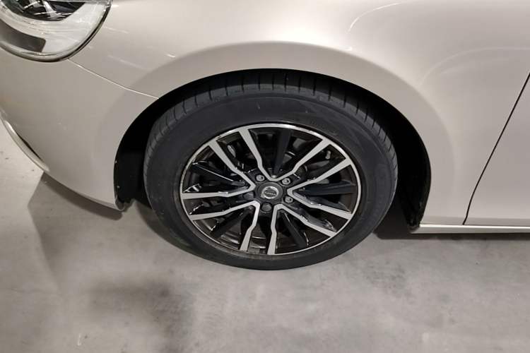 Used Volvo V40 2017 T3 Zhiyi Edition Left Front Wheel Hub