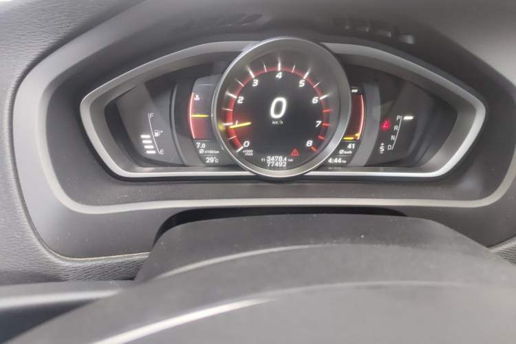 Used Volvo V40 2017 T4 Smart Luxury Edition Odometer Close Up