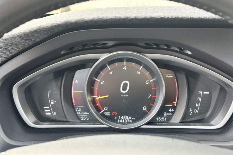 Used Volvo V40 2017 Cross Country T3 Zhiya Edition Odometer Close Up