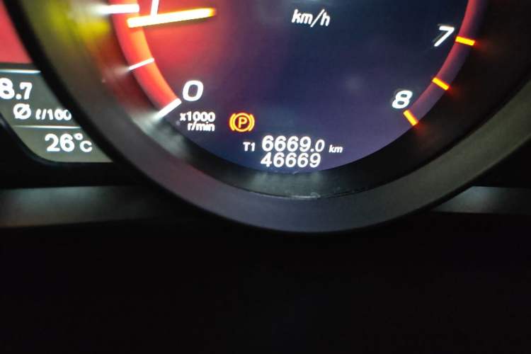 Used Volvo V40 2017 T3 Zhiyi Edition Odometer Close Up