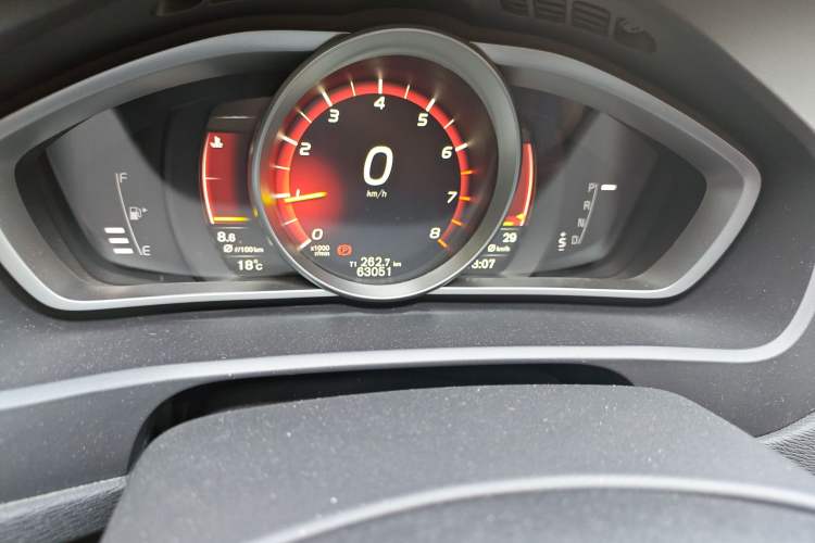 Used Volvo V40 2017 T3 Zhiyi Edition Odometer Close Up