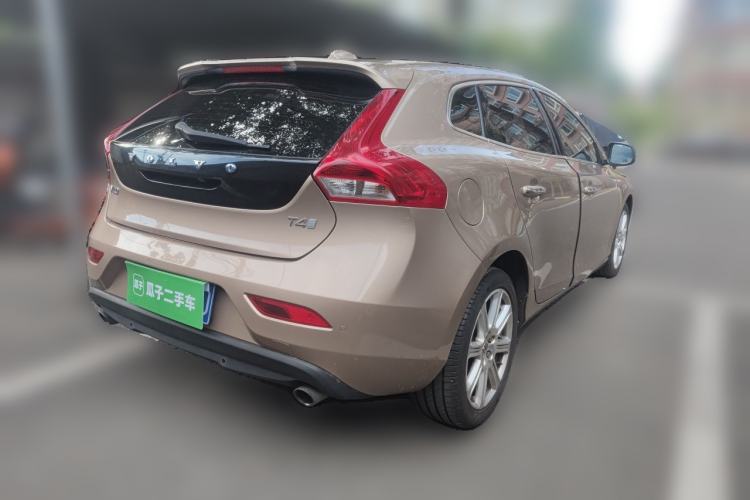 Used Volvo V40 2017 T4 Smart Luxury Edition Rear Right 45 Deg