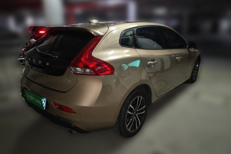 Used Volvo V40 2017 T3 Zhiyi Edition Rear Right 45 Deg