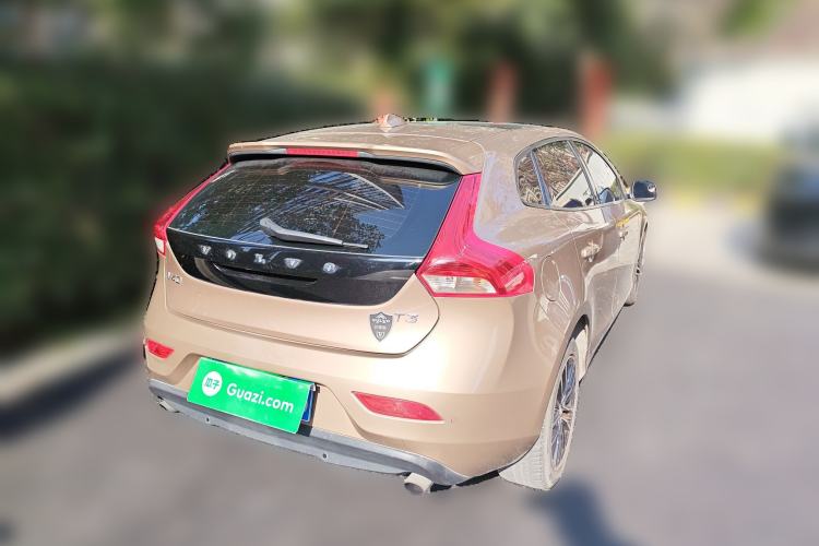 Used Volvo V40 2017 T3 Zhiyi Edition Rear Right 45 Deg