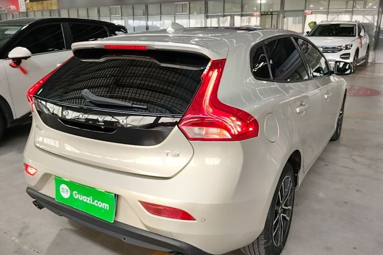 Used Volvo V40 2017 T3 Zhiyi Edition Rear Right 45 Deg