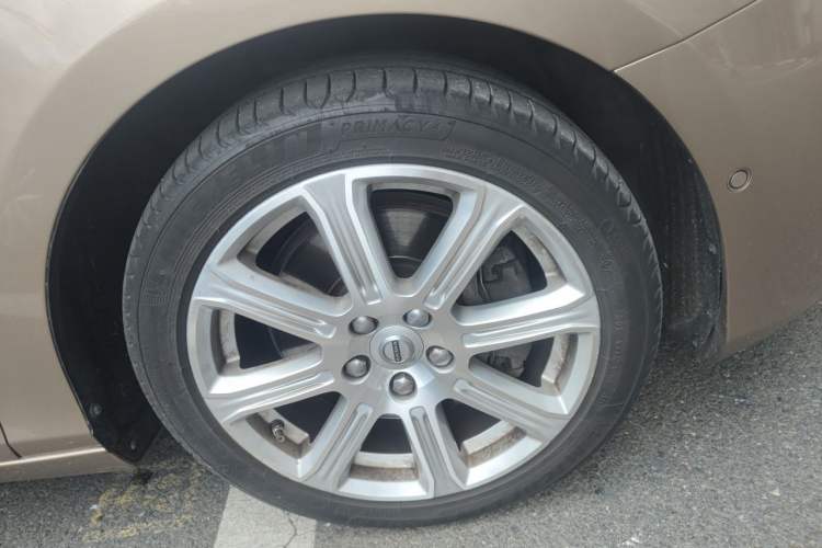 Used Volvo V40 2017 T4 Smart Luxury Edition Right Front Wheel Hub