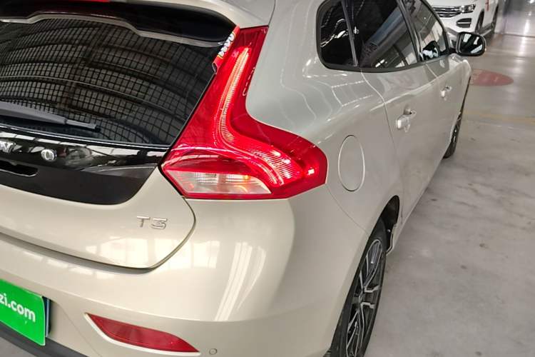 Used Volvo V40 2017 T3 Zhiyi Edition Right Rear Taillight