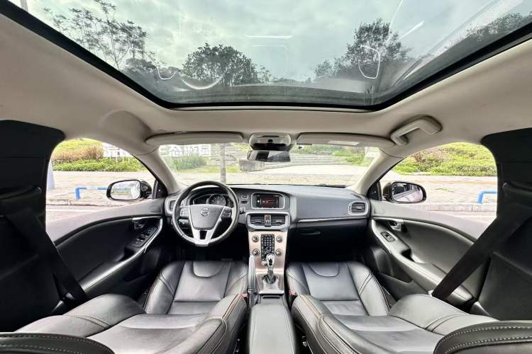 Used Volvo V40 2017 Cross Country T3 Zhiya Edition Roof