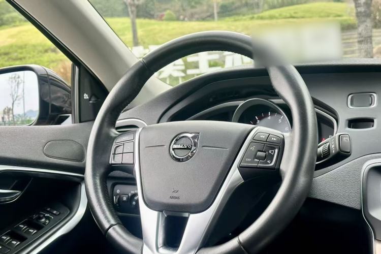 Used Volvo V40 2017 Cross Country T3 Zhiya Edition Steering Wheel