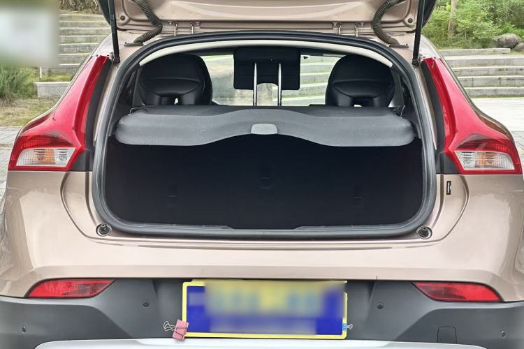 Used Volvo V40 2017 Cross Country T3 Zhiya Edition Trunk