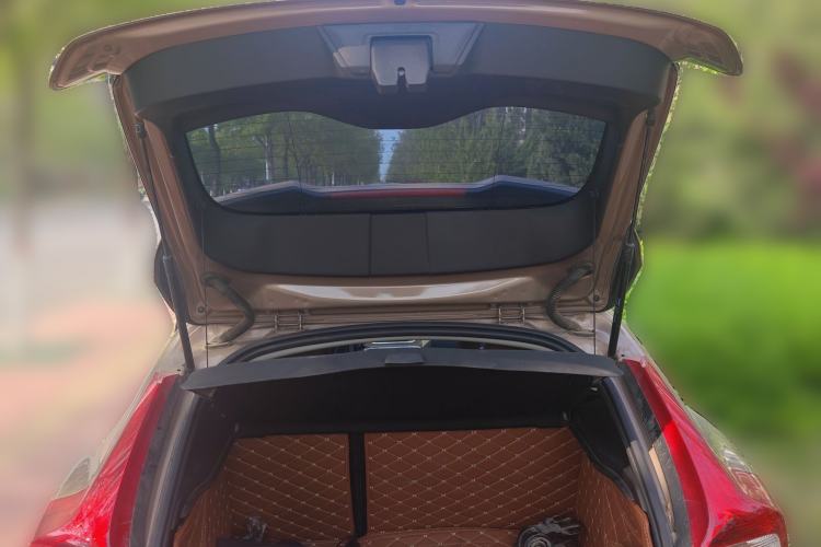 Used Volvo V40 2017 T3 Zhiya Edition Trunk