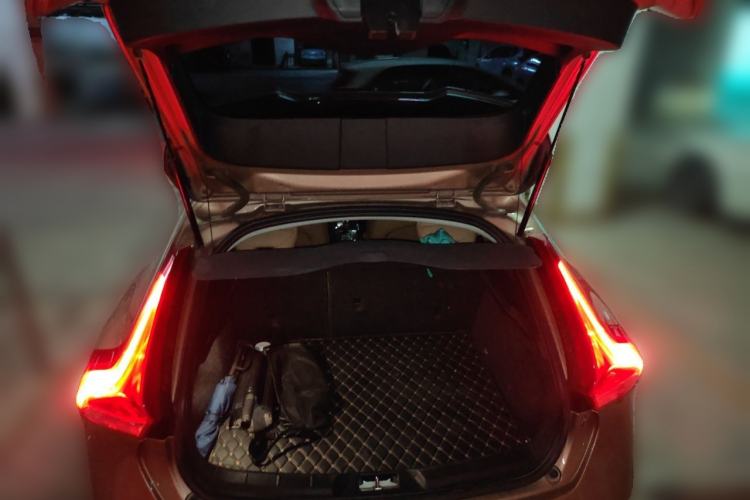 Used Volvo V40 2017 T3 Zhiyi Edition Trunk