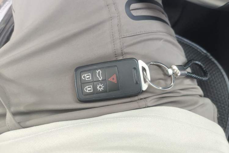 Used Volvo V40 2017 T4 Smart Luxury Edition Vehicle Key