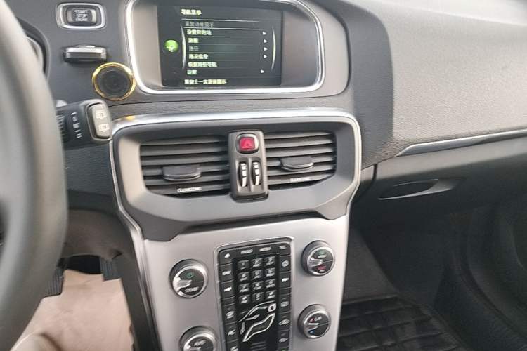 Used Volvo V40 2017 T3 Zhiya Edition Audio And AC Panel