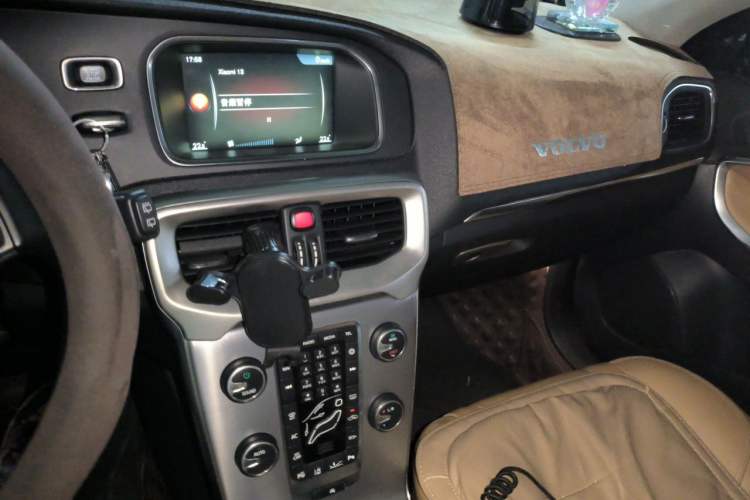 Used Volvo V40 2017 T3 Zhiya Edition Audio And AC Panel