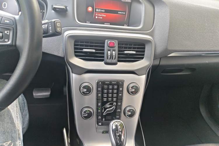 Used Volvo V40 2017 T3 Zhiya Edition Audio And AC Panel
