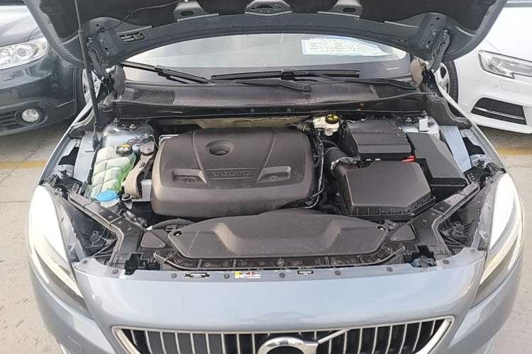Used Volvo V40 2017 T3 Zhiya Edition Engine Bay