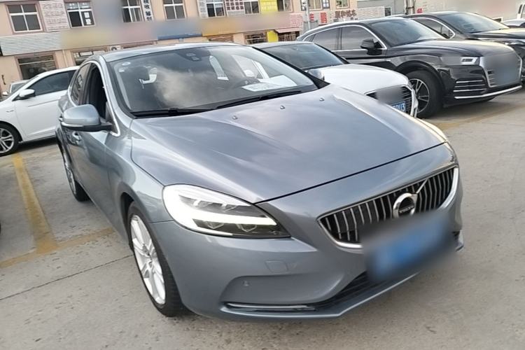 Used Volvo V40 2017 T3 Zhiya Edition Front Right 45 Deg
