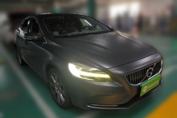 Used Volvo V40 2017 T3 Zhiya Edition Front Right 45 Deg