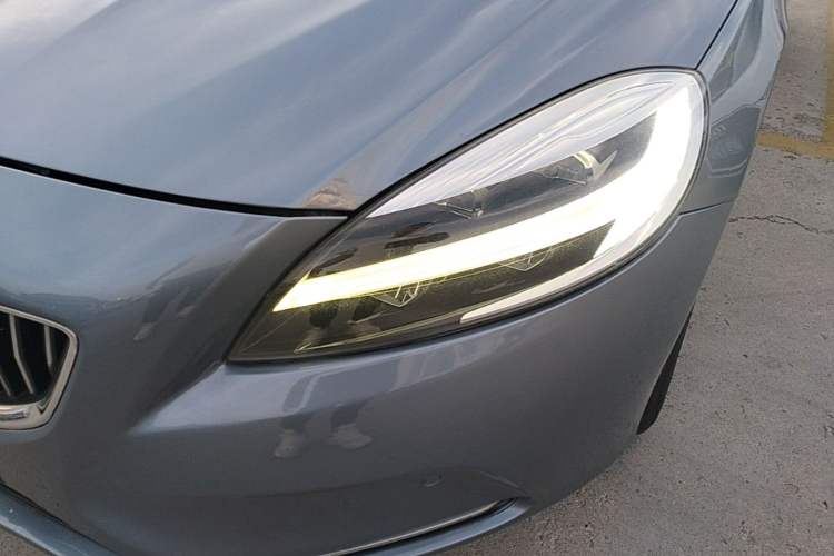 Used Volvo V40 2017 T3 Zhiya Edition Left Front Headlight