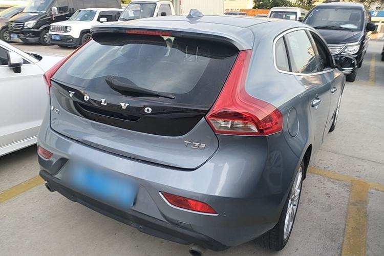 Used Volvo V40 2017 T3 Zhiya Edition Rear Right 45 Deg