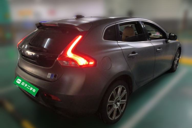 Used Volvo V40 2017 T3 Zhiya Edition Rear Right 45 Deg