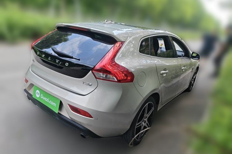 Used Volvo V40 2017 T3 Zhiya Edition Rear Right 45 Deg
