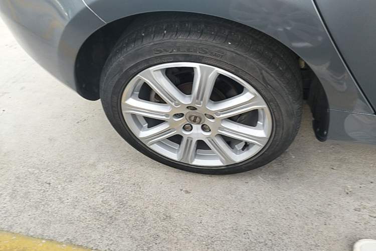 Used Volvo V40 2017 T3 Zhiya Edition Right Rear Wheel Hub