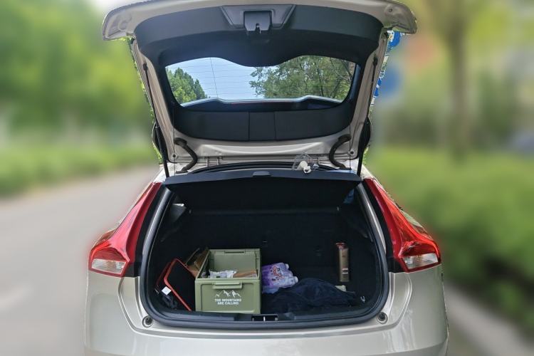 Used Volvo V40 2017 T3 Zhiya Edition Trunk