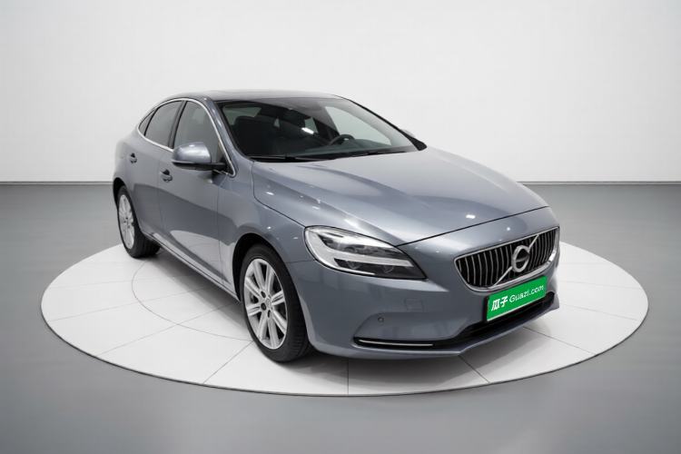Used Volvo V40 2017 T3 Zhiya Edition Front Right 45 Deg